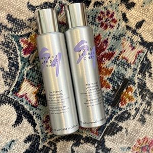 Two MONAT The Champ conditioning dry shampoo